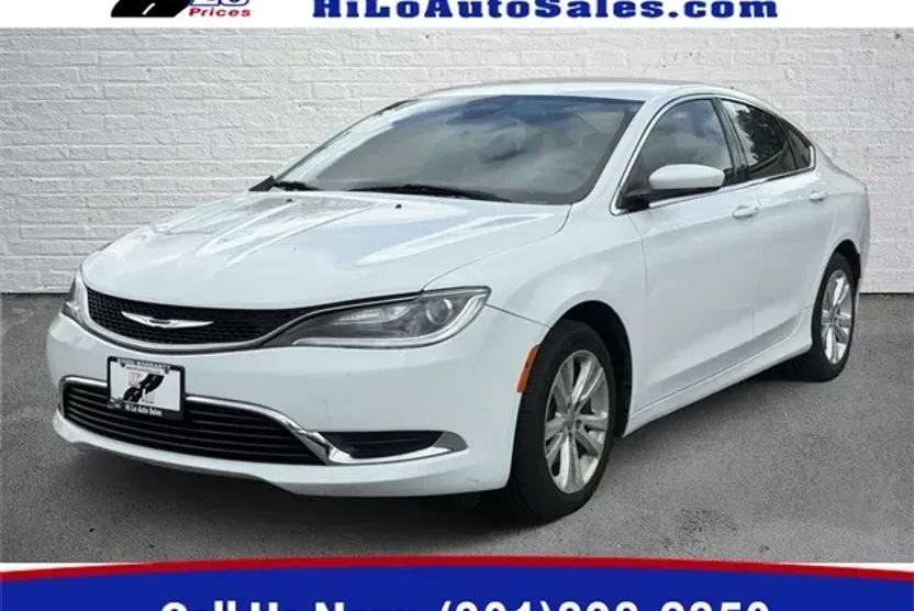 2016 Chrysler 200 Limited photo 1