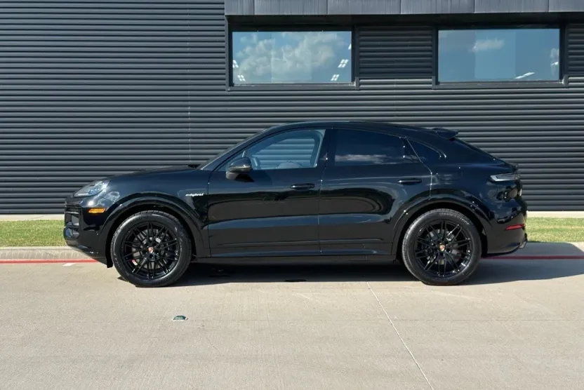 2026 Porsche Cayenne E-Hybrid Coupe photo 1