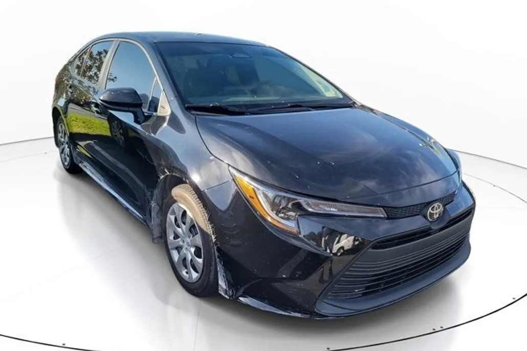 2025 Toyota Corolla LE photo 1