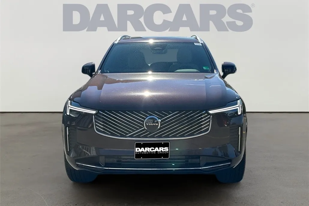 2025 Volvo XC90 T8 Core photo 1