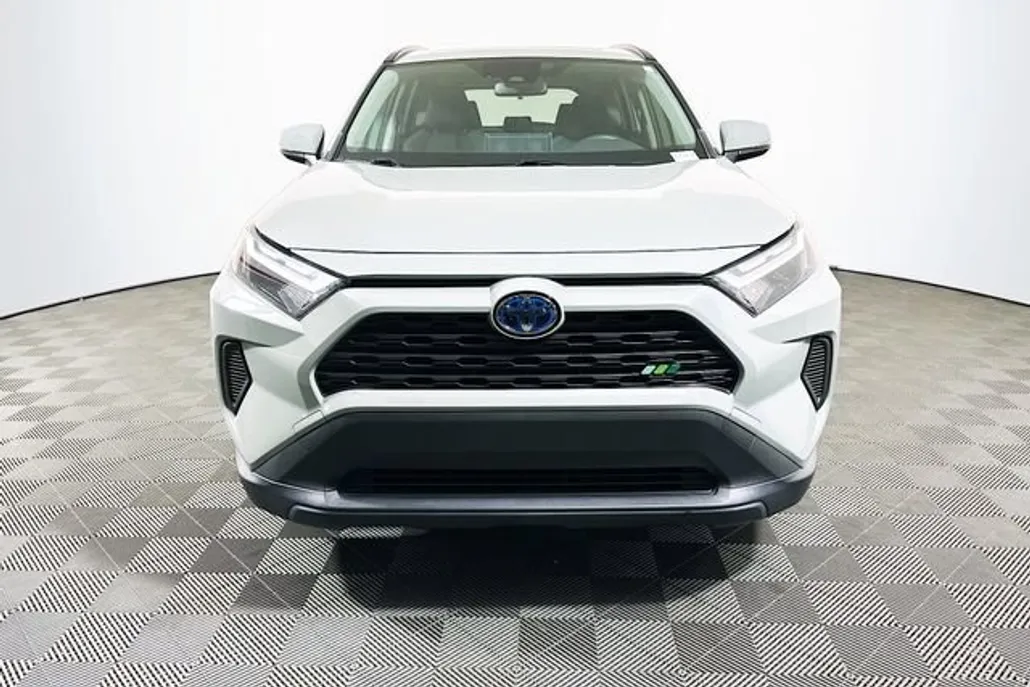 2022 Toyota RAV4 Hybrid XLE photo 1