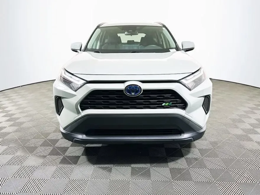 2022 Toyota RAV4 Hybrid XLE photo 1