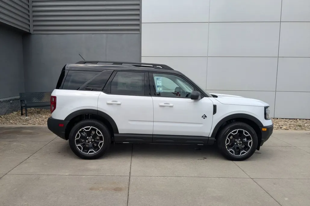 2025 Ford Bronco Sport Outer Banks photo 1