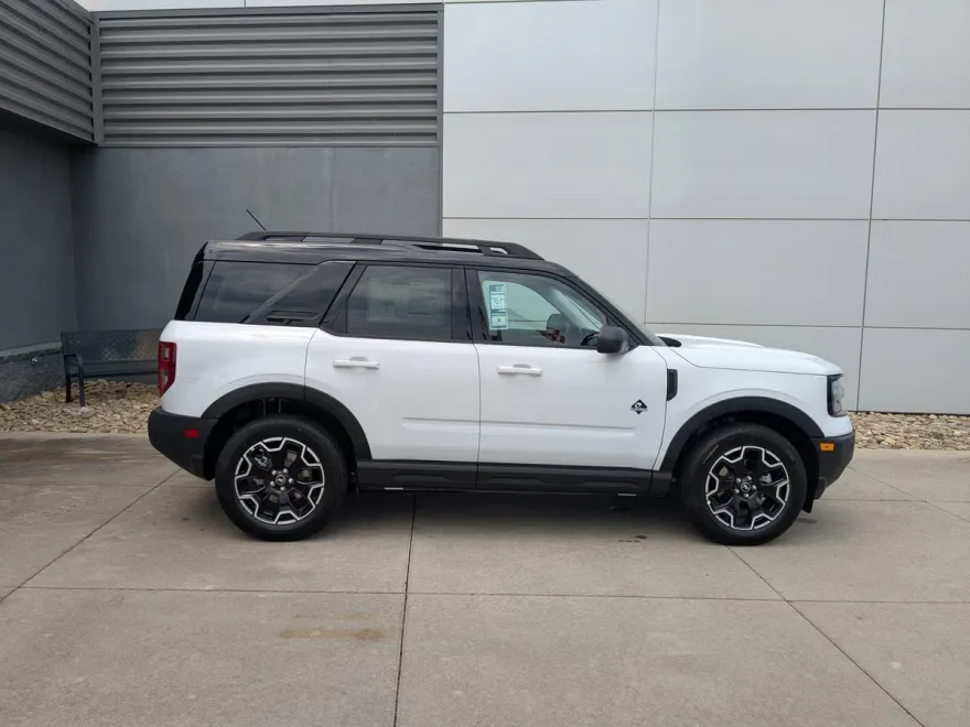 2025 Ford Bronco Sport Outer Banks photo 1
