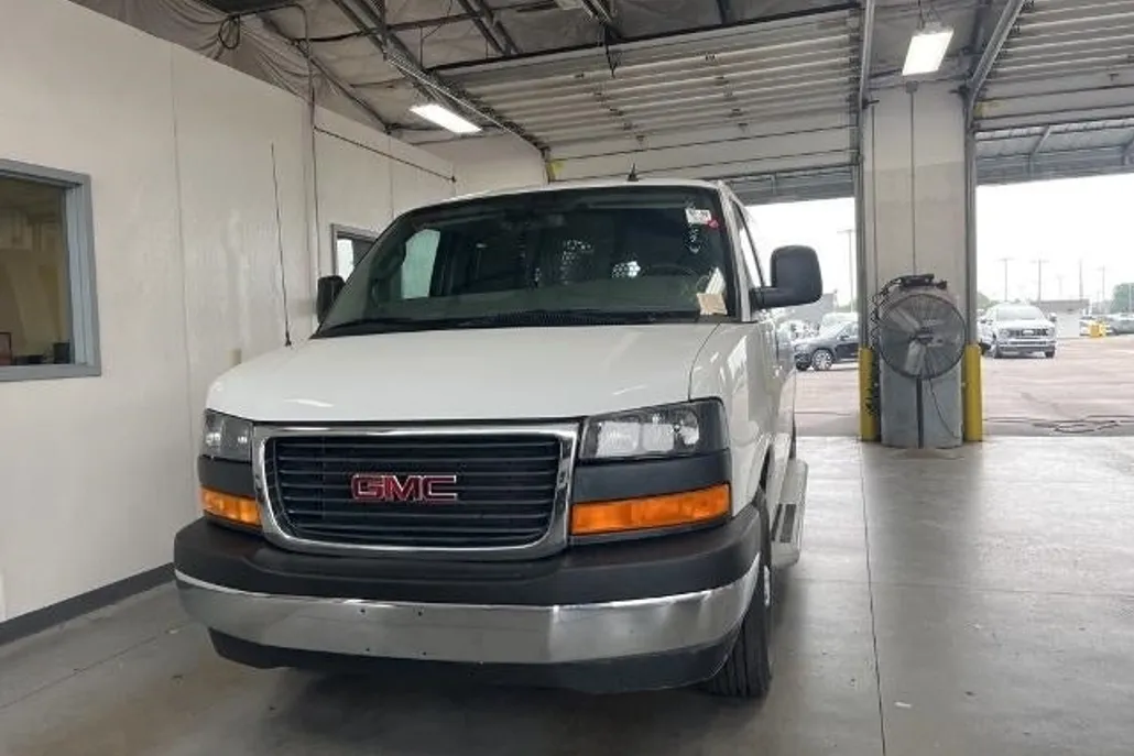 2023 Gmc Savana Cargo 2500 photo 1