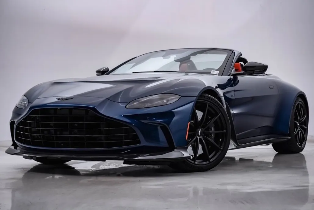 2023 Aston Martin V12 Vantage photo 1