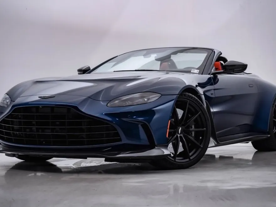 2023 Aston Martin V12 Vantage photo 1