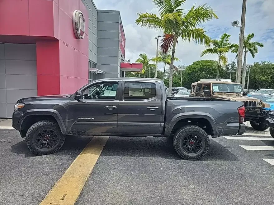 2022 Toyota Tacoma SR5 V6 photo 1
