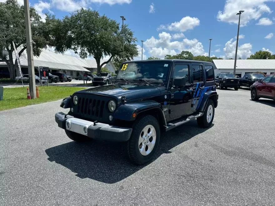 2015 Jeep Wrangler Unlimited Sahara photo 1