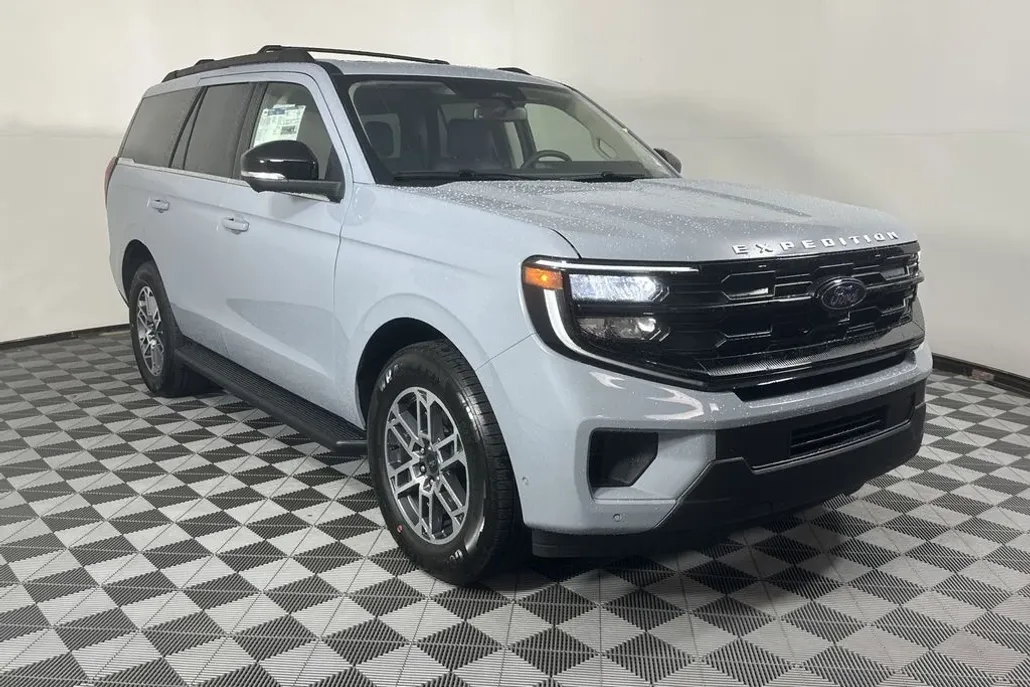 2025 Ford Expedition Base photo 1