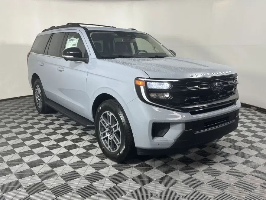 2025 Ford Expedition Base photo 1