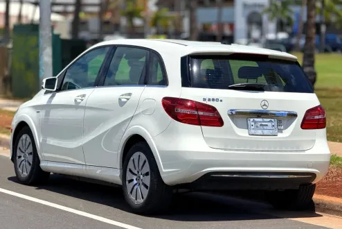 2017 Mercedes Benz B photo 3