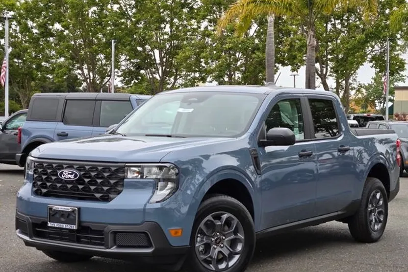 2025 Ford Maverick XLT photo 1