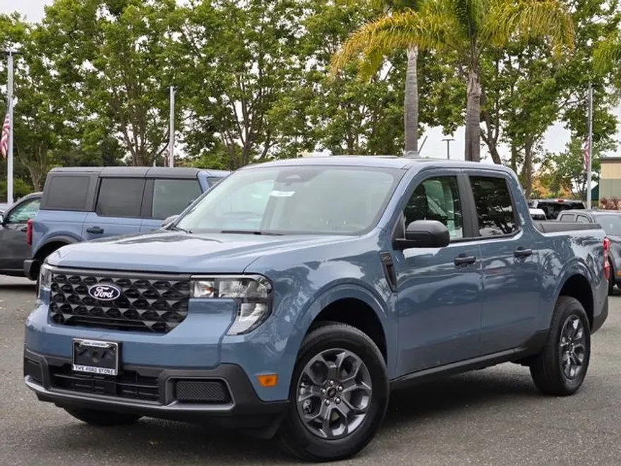 2025 Ford Maverick XLT photo 1