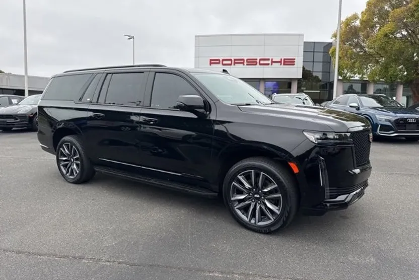 2023 Cadillac Escalade ESV Sport photo 1