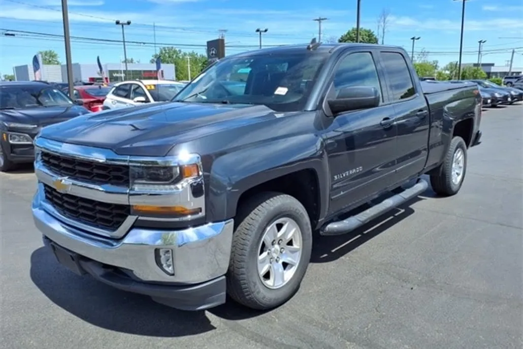 2018 Chevrolet Silverado 1500 LT photo 1