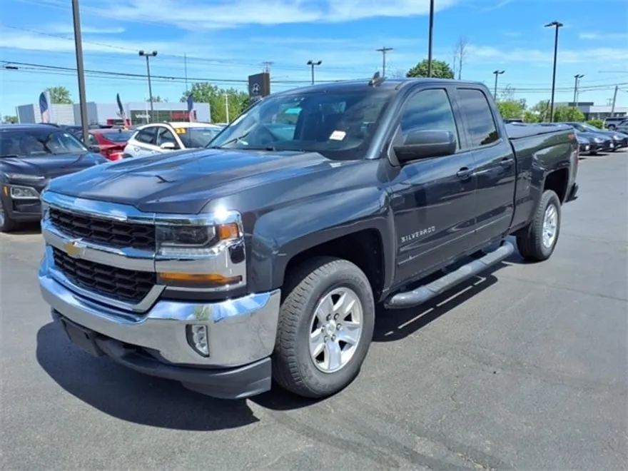 2018 Chevrolet Silverado 1500 LT photo 1