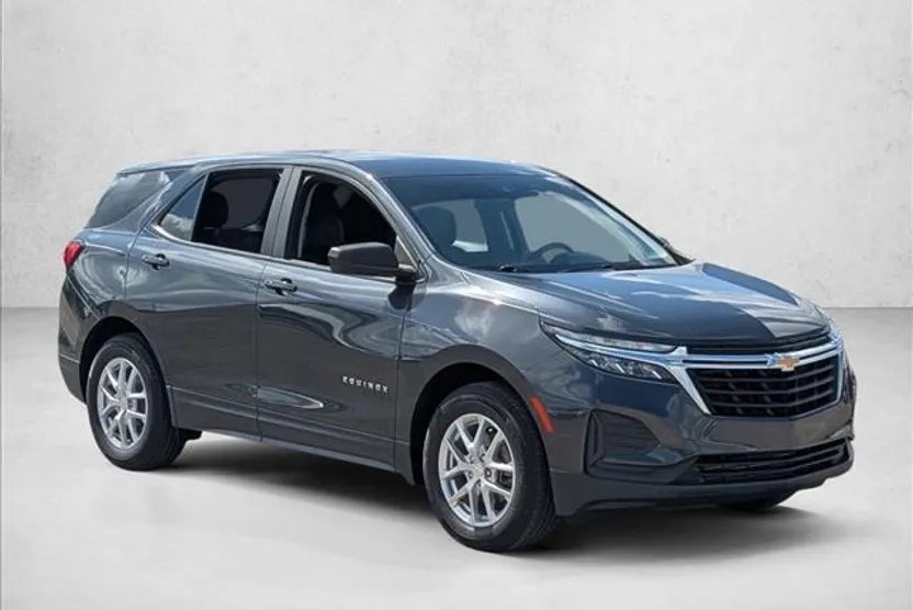 2022 Chevrolet Equinox LS photo 1