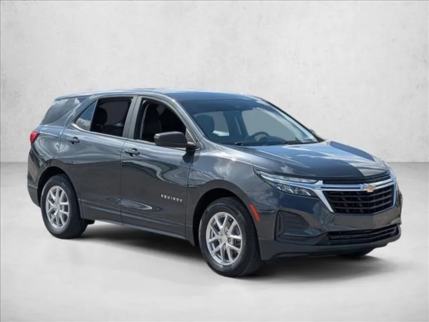2022 Chevrolet Equinox LS photo 1