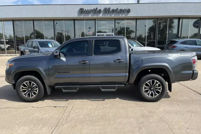 2021 Toyota Tacoma TRD photo 1