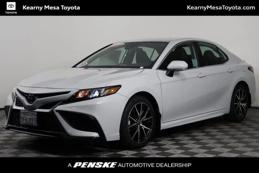 2023 Toyota Camry SE photo 1