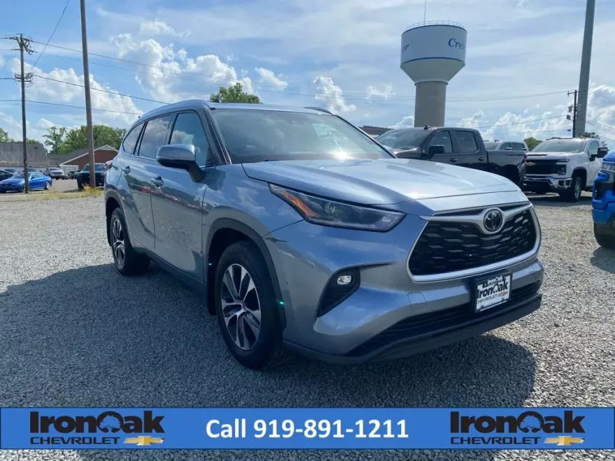 2021 Toyota Highlander XLE photo 1