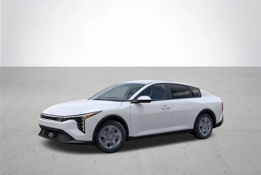 2025 Kia K4 LX photo 1