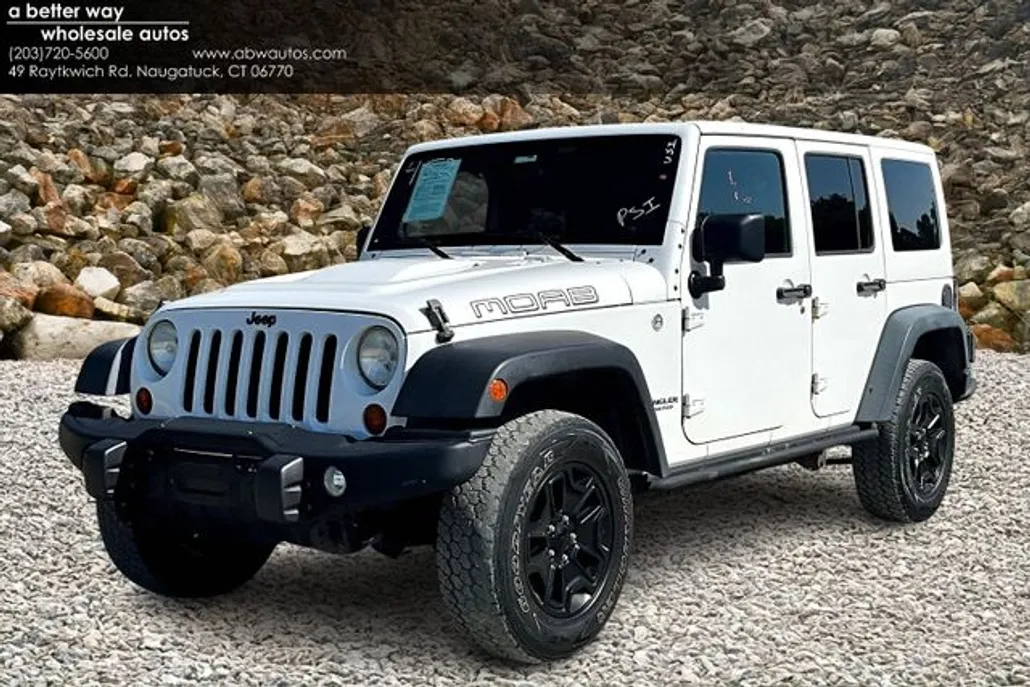 2013 Jeep Wrangler Sahara photo 1