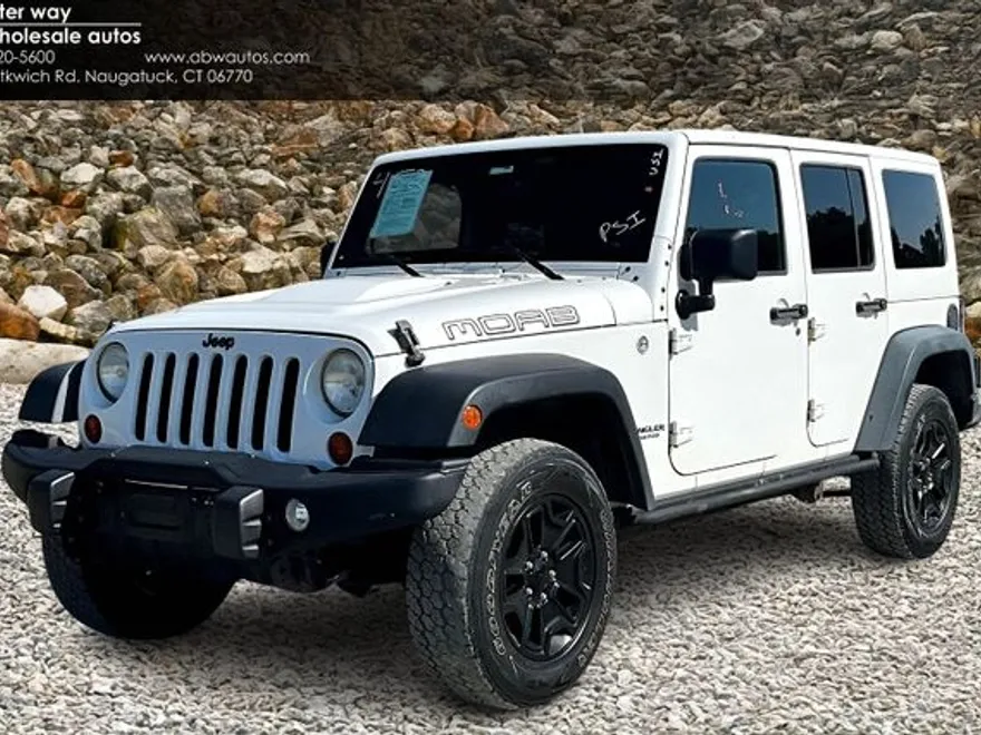 2013 Jeep Wrangler Sahara photo 1