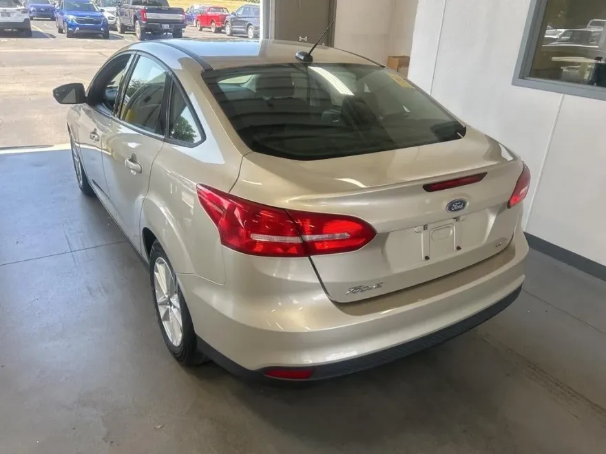 2017 Ford Focus SE photo 1