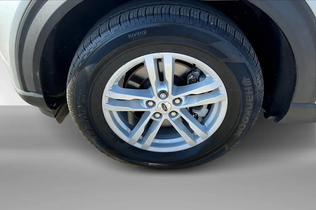2024 Ford Explorer XLT photo 1