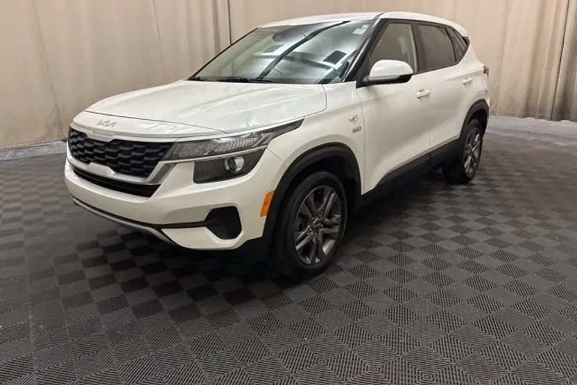 2022 Kia Seltos LX photo 1