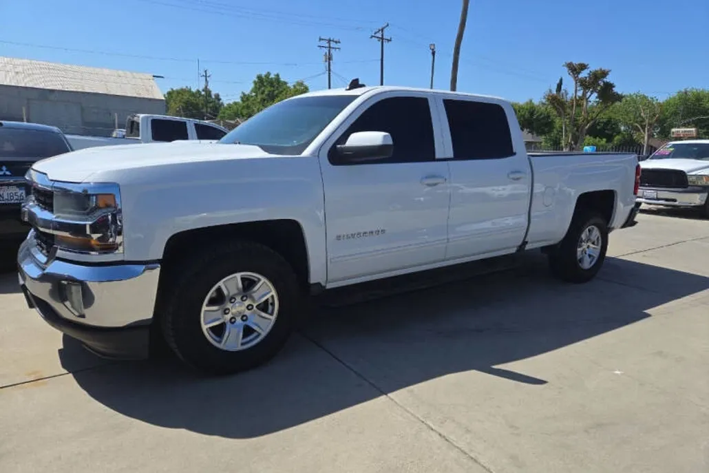 2017 Chevrolet Silverado 1500 LT photo 1