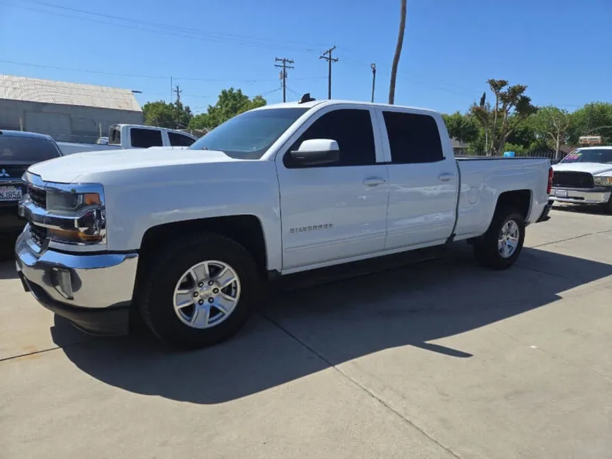 2017 Chevrolet Silverado 1500 LT photo 1