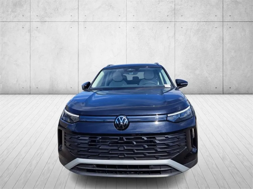 2025 Volkswagen Tiguan SE photo 1