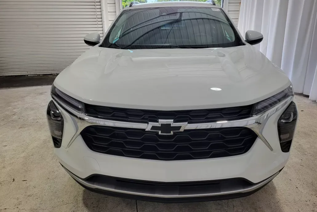 2025 Chevrolet Trax LT photo 1