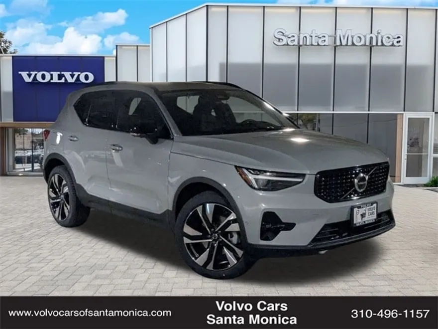 2025 Volvo XC40 photo 1