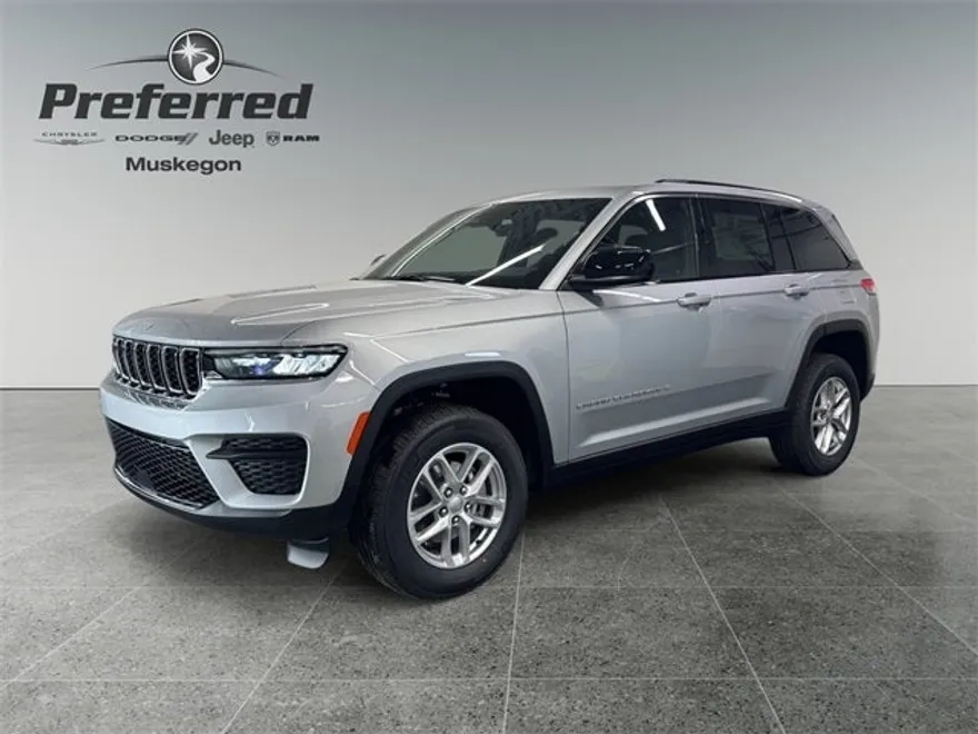 2025 Jeep Grand Cherokee Laredo photo 1