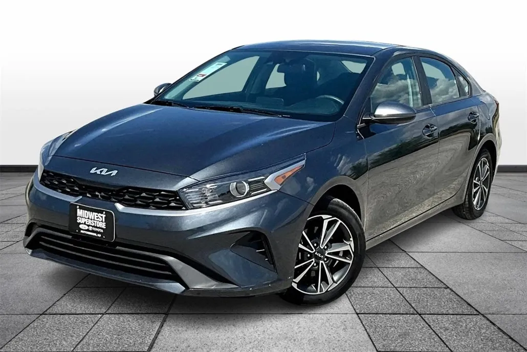 2024 Kia Forte LXS photo 1