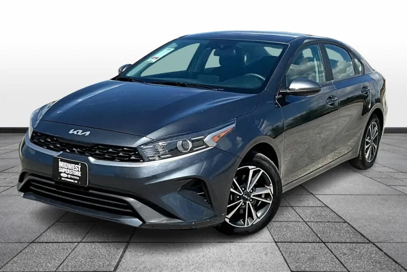 2024 Kia Forte LXS photo 1
