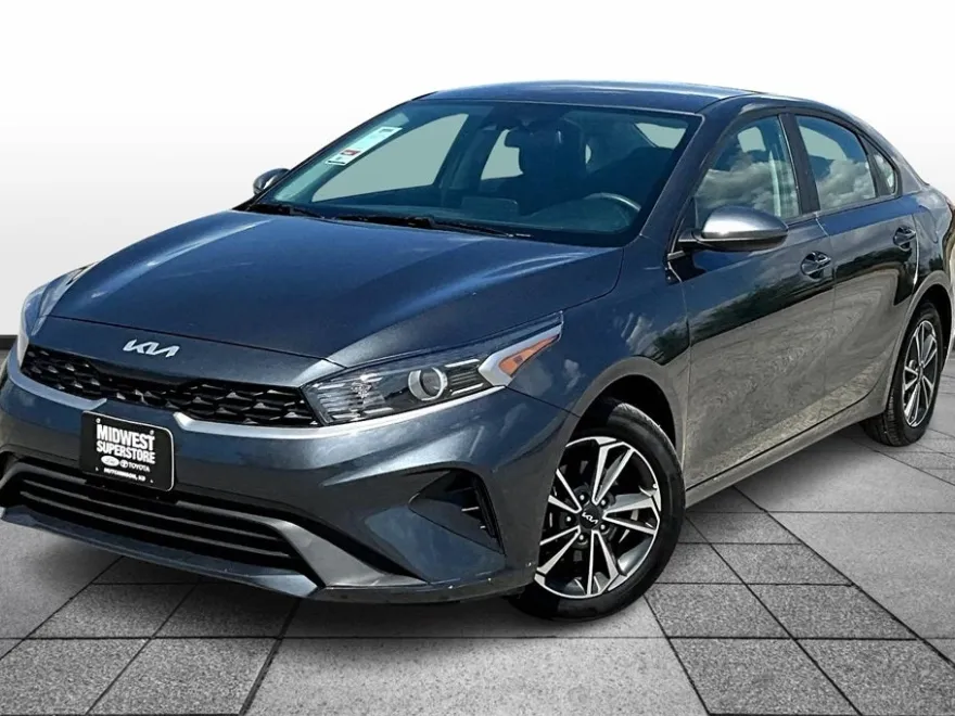 2024 Kia Forte LXS photo 1