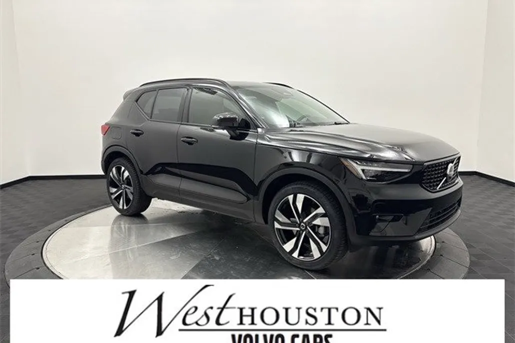 2026 Volvo XC40 photo 1