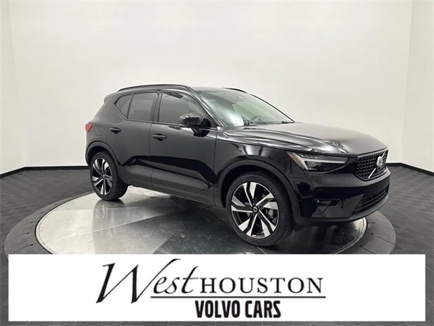 2026 Volvo XC40 photo 1