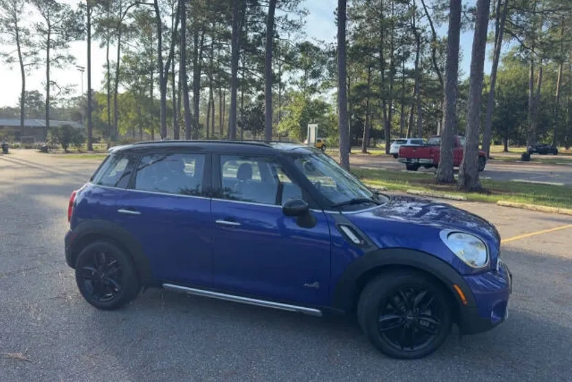 2015 Mini Countryman S ALL4 photo 1