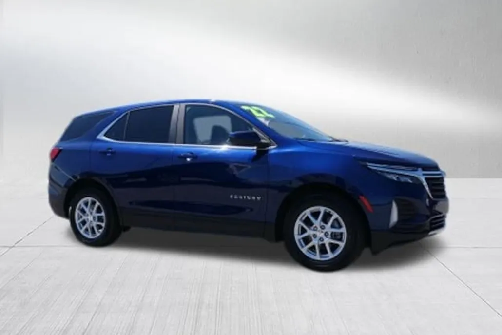 2022 Chevrolet Equinox LT photo 1