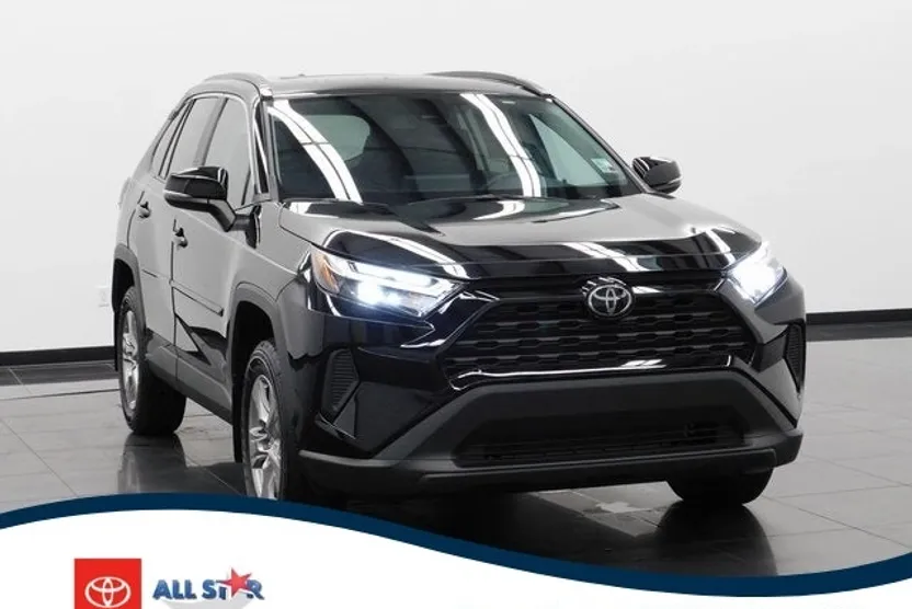 2024 Toyota RAV4 XLE photo 1