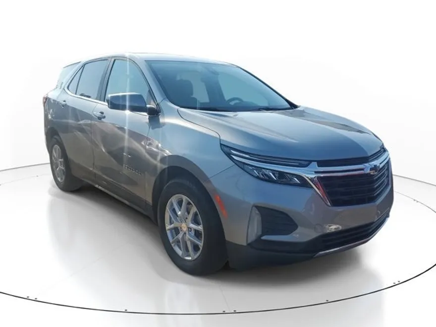 2024 Chevrolet Equinox LT photo 1