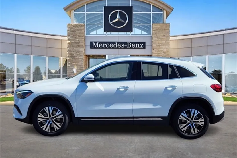 2026 Mercedes Benz GLA 250 4MATIC photo 1
