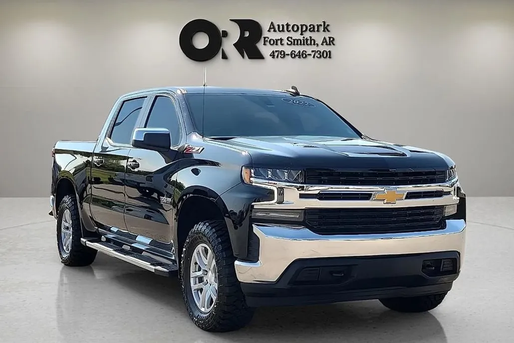 2022 Chevrolet Silverado 1500 LT photo 1