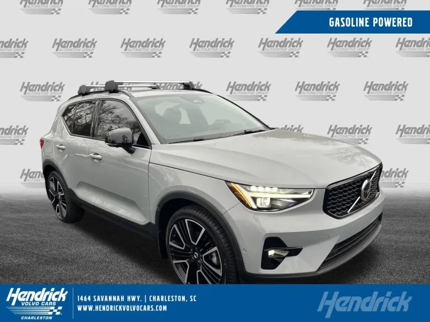 2025 Volvo XC40 Plus photo 1